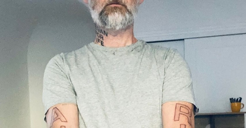 Glazbenik napravio već drugu neobičnu "vegansku" tetovažu pa posvađao internet